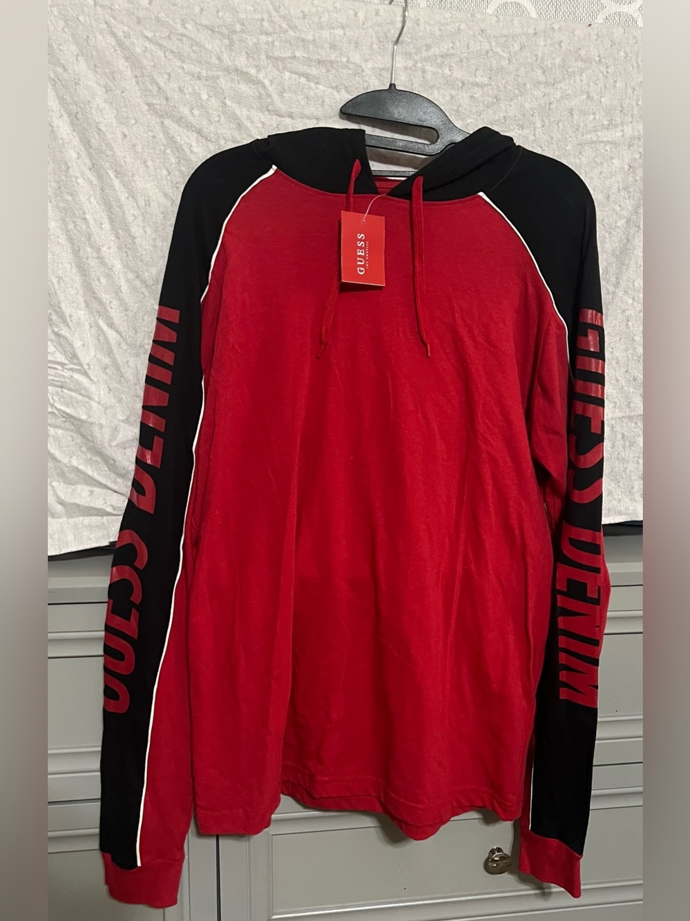 GUESS Men’s Medium Hooded Long Sleeve Tee NWT Red Black Logo Graphic Hoodie
